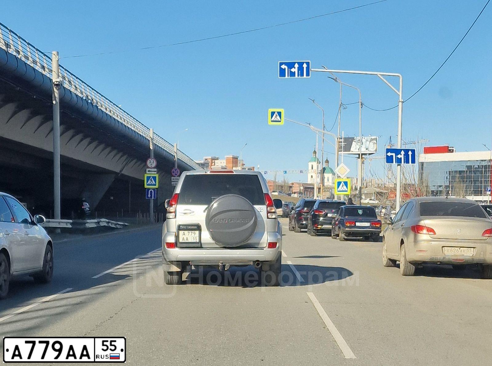 Фото автомобиля TOYOTA LANDCRUISER, 2007 — госномер А779АА55. Цвет: серебристый