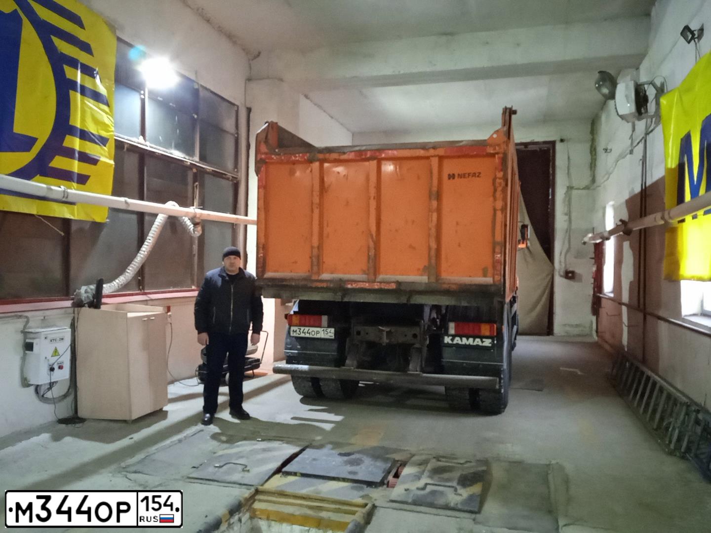 Фото автомобиля KAMAZ 6520 /6X4/, 2017 — госномер М344ОР154. Цвет: Оранжевый RAL 2009