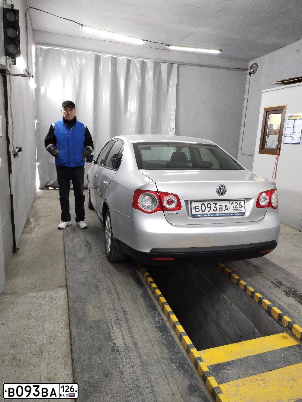 Фото автомобиля VOLKSWAGEN JETTA, 2010 — госномер Н102КЕ193