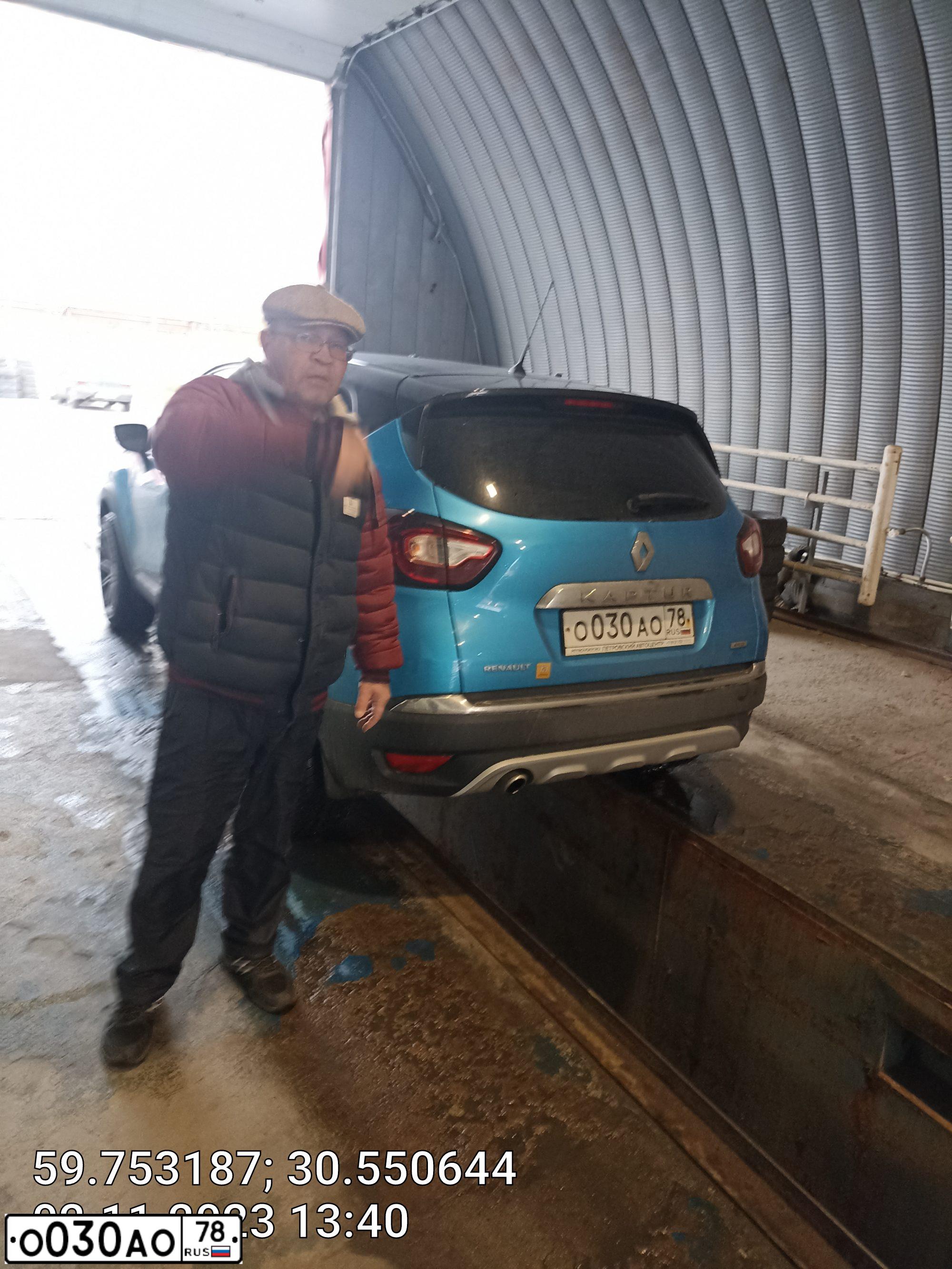 Фото автомобиля RENAULT KAPTUR, 2017 — госномер О030АО78. Цвет: ГОЛУБОЙ