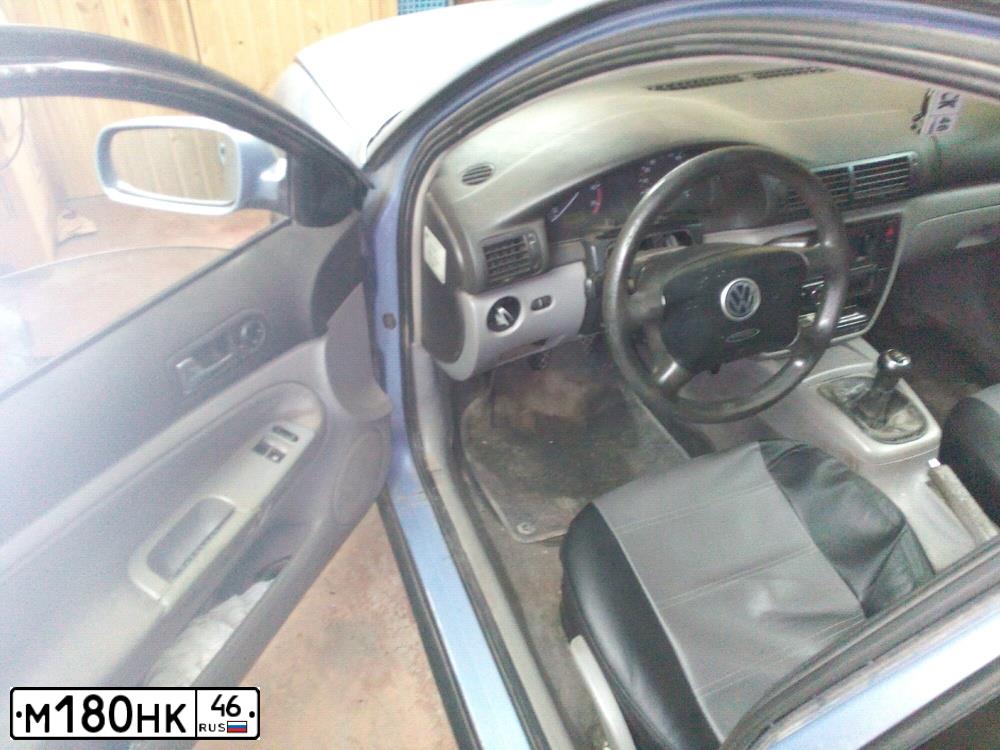 Фото автомобиля VOLKSWAGEN PASSAT, 1996 — госномер Т123СС750. Цвет: Перламутрово-голубой