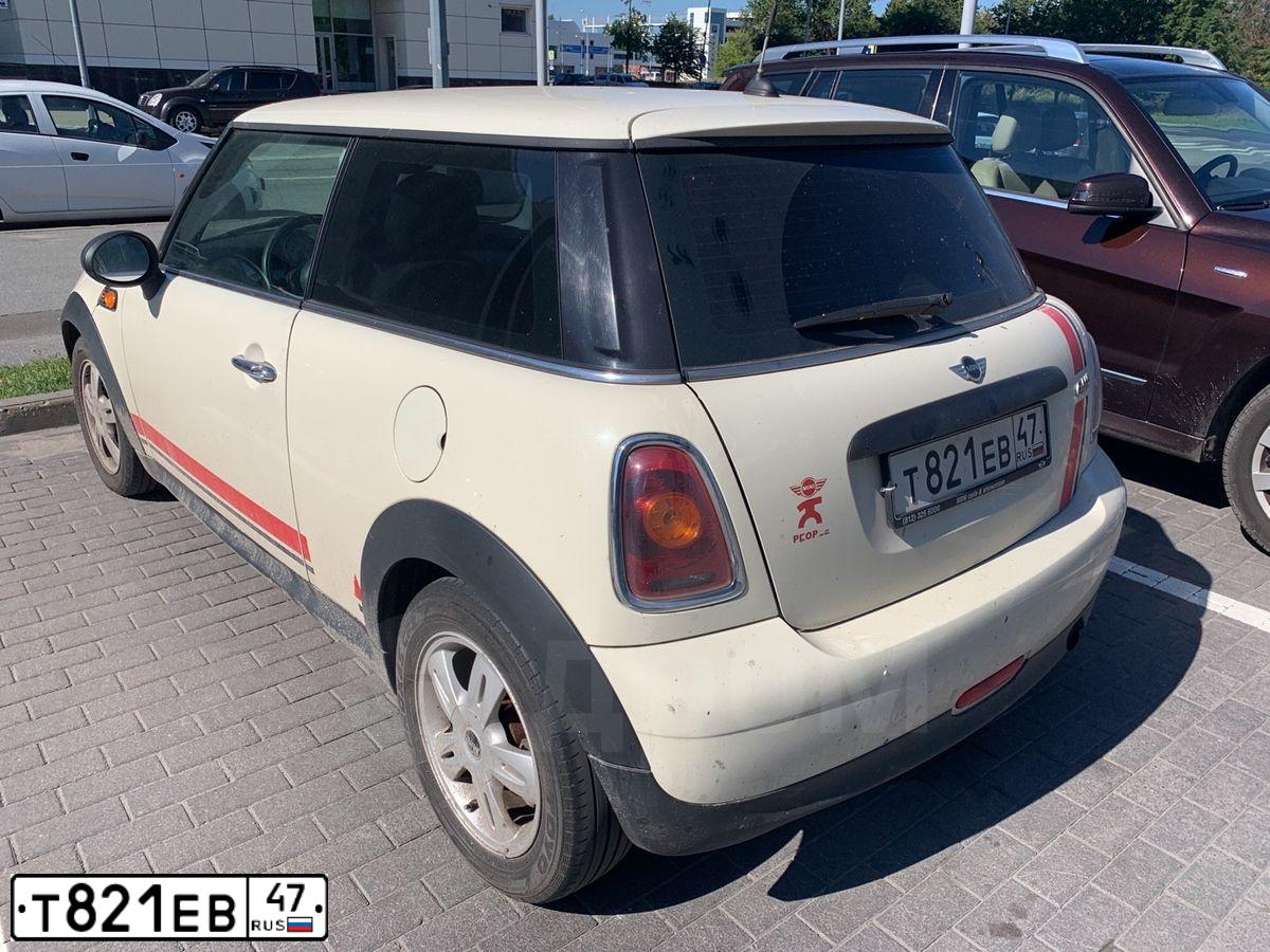 Фото автомобиля MINI MINI, 2009 — госномер Т121НТ198. Цвет: Белый