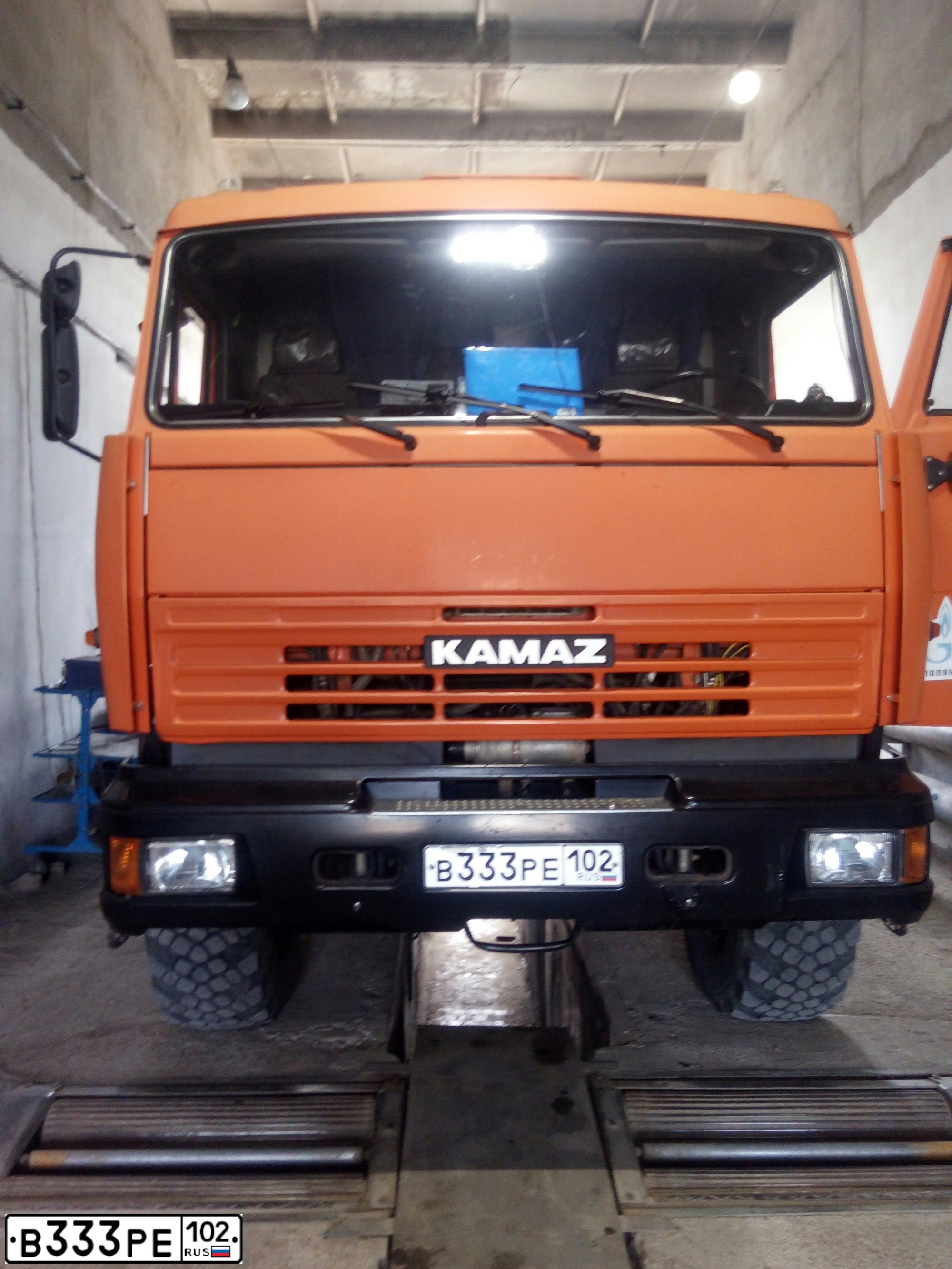 Фото автомобиля KAMAZ 43118 /6X6/, 2010 — госномер В333РЕ102. Цвет: ОРАНЖЕВЫЙ