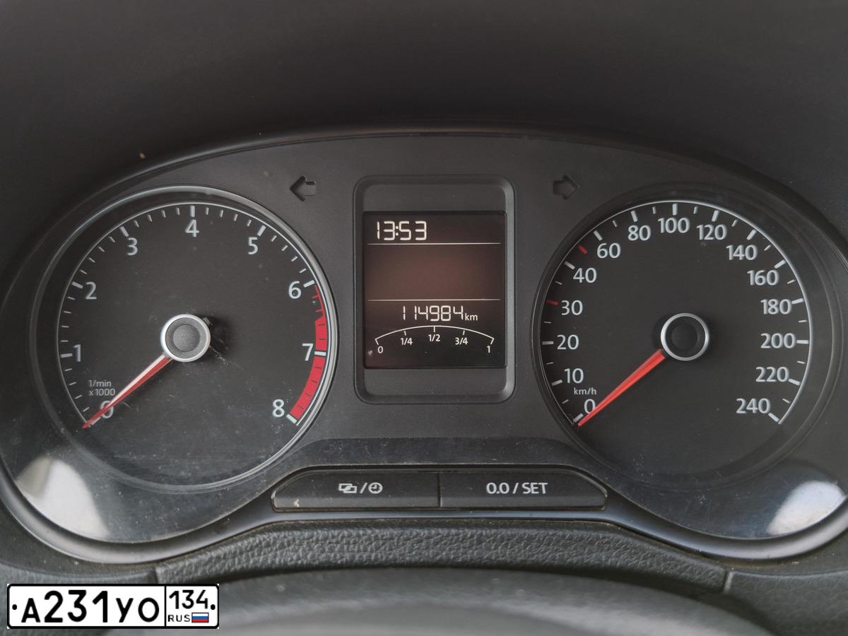 Фото автомобиля VOLKSWAGEN POLO, 2014 — госномер К022ОЕ164. Цвет: Белый