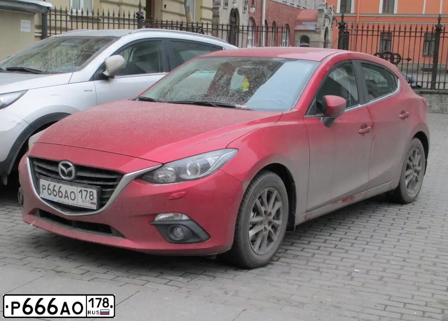 Фото автомобиля MAZDA 3, 2013 — госномер К839УУ147. Цвет: КРАСНЫЙ