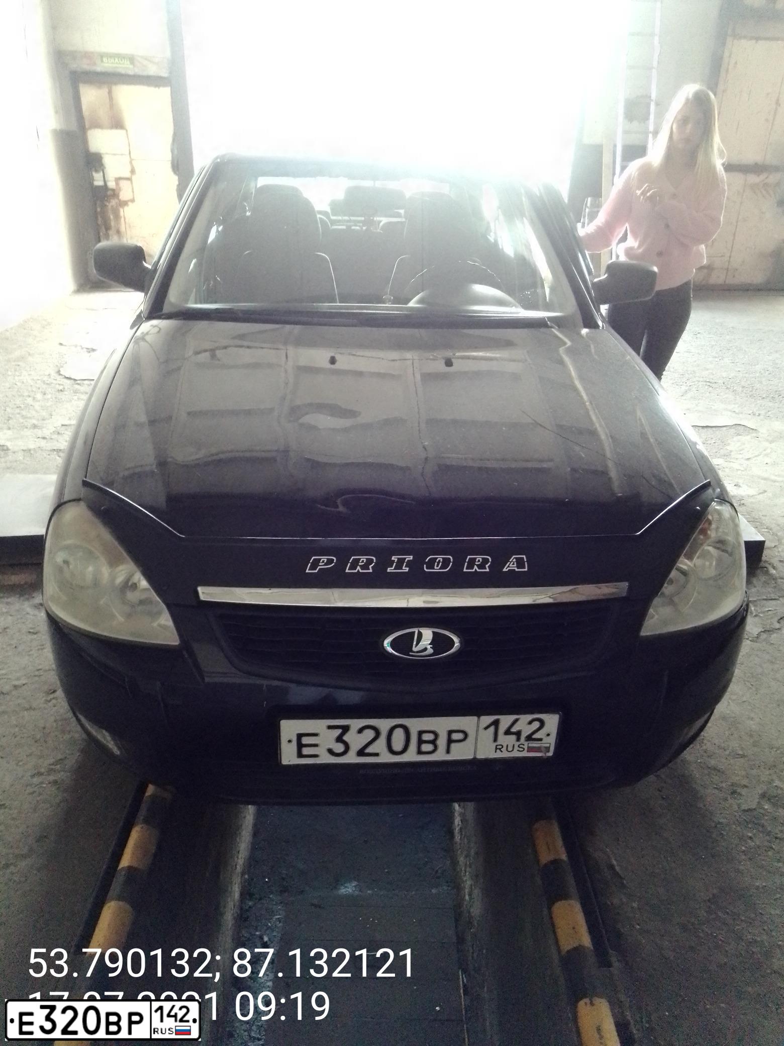 Фото автомобиля LADA 2170 PRIORA, 2010 — госномер Е320ВР142. Цвет: ЧЕРНЫЙ