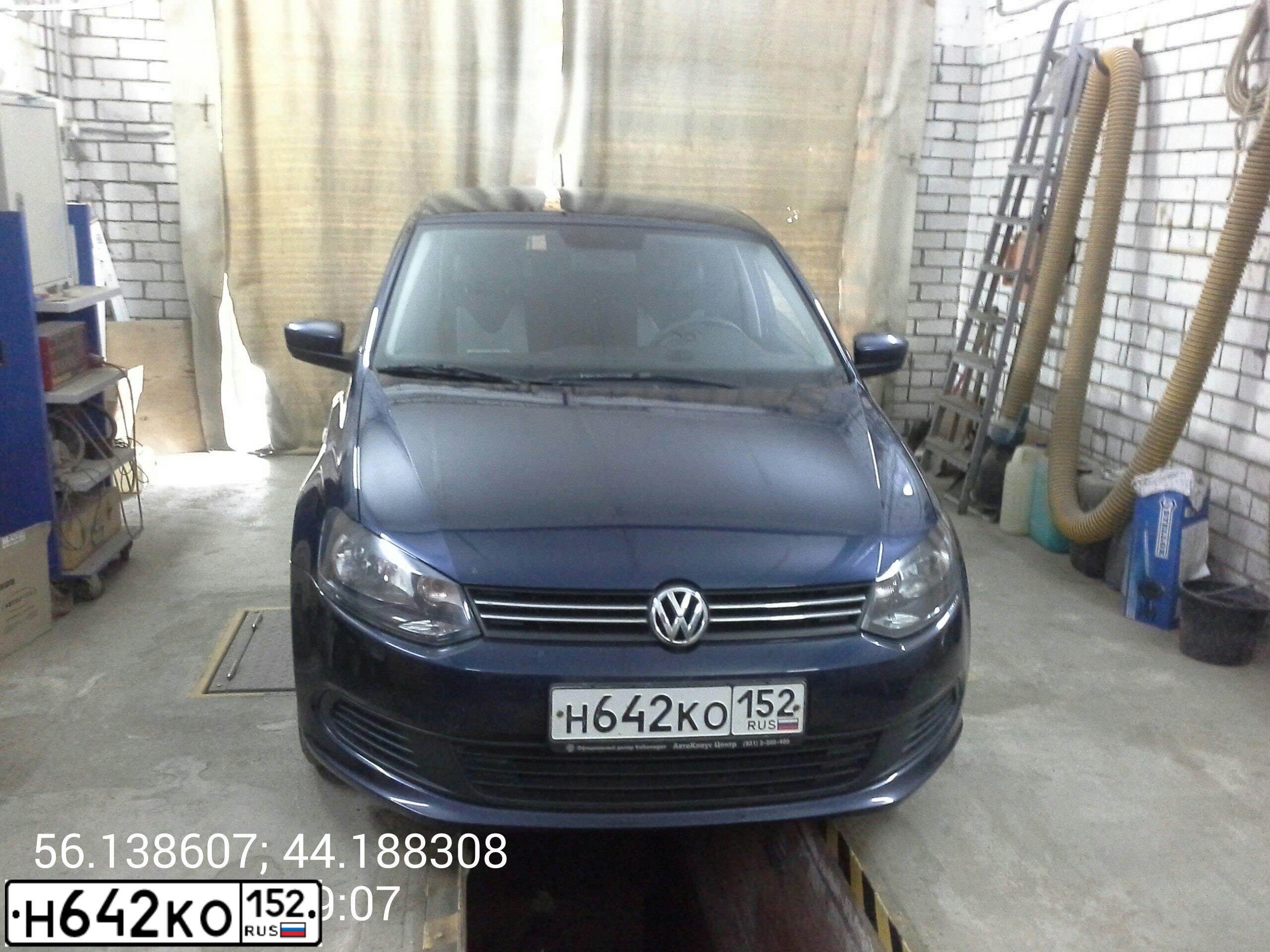 Фото автомобиля VOLKSWAGEN POLO, 2014 — госномер Н642КО152. Цвет: ТЕМНО-СИНИЙ