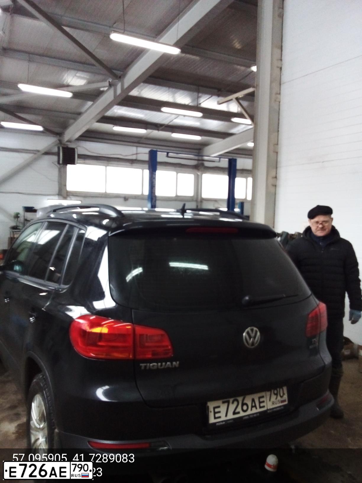 Фото автомобиля VOLKSWAGEN TIGUAN, 2012 — госномер В510ТО37