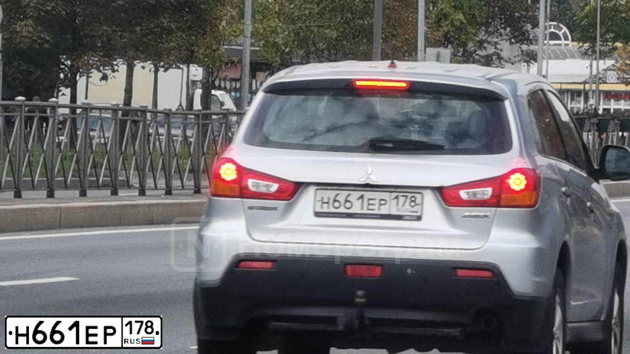 Фото автомобиля MITSUBISHI ASX, 2012 — госномер Н661ЕР178. Цвет: серебристый