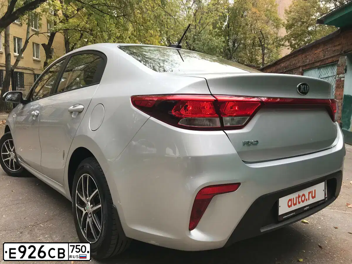 Фото автомобиля KIA RIO, 2017 — госномер О729УМ68. Цвет: Серебристый