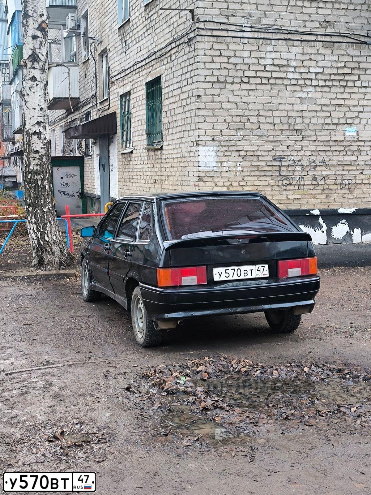 Фото автомобиля LADA 2114 SAMARA, 2011 — госномер У570ВТ47. Цвет: Сине-Черный