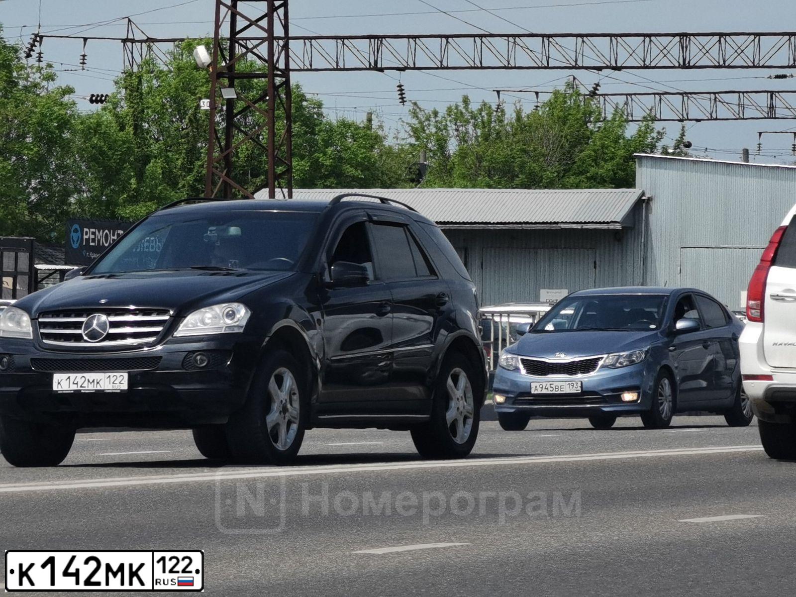 Фото автомобиля MERCEDES M-KLASSE, 2007 — госномер К142МК122. Цвет: ЧЕРНЫЙ