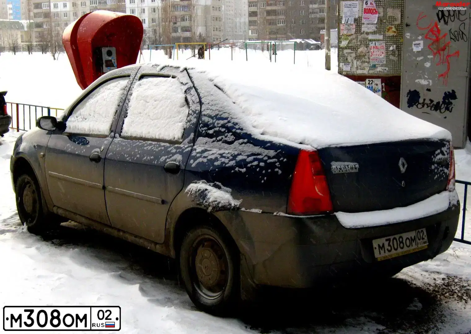 Фото автомобиля RENAULT LOGAN, 2006 — госномер М308ОМ02. Цвет: Темно-синий