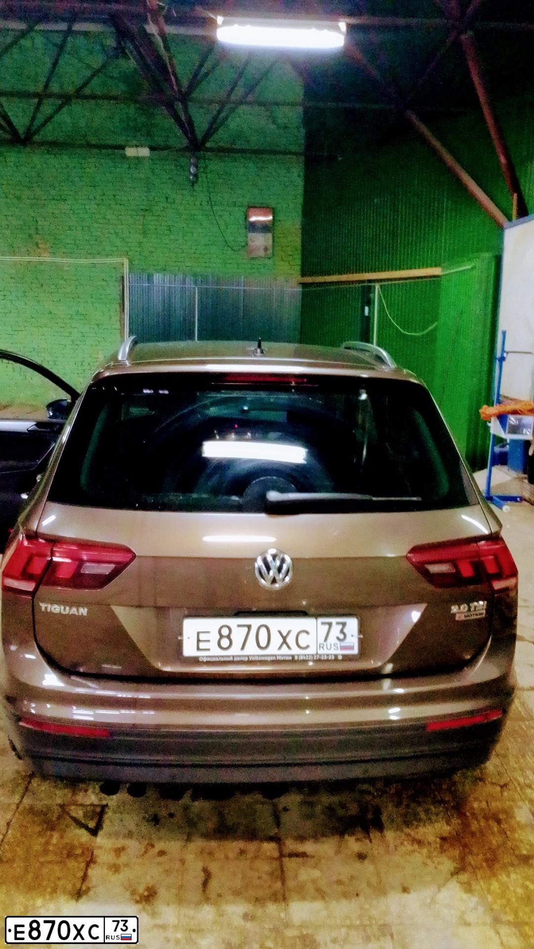 Фото автомобиля VOLKSWAGEN TIGUAN, 2017 — госномер Е870ХС73. Цвет: Коричневый