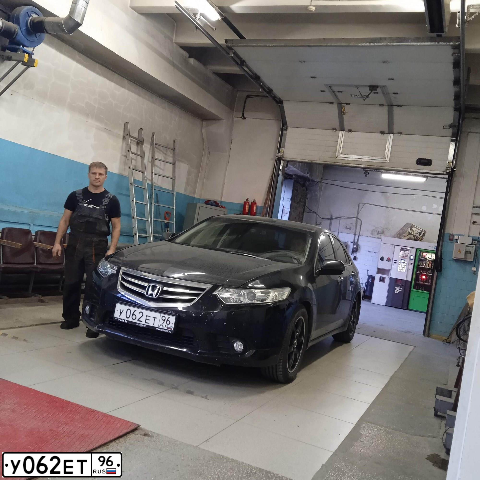 Фото автомобиля HONDA ACCORD, 2011 — госномер С663УМ196. Цвет: ЧЕРНЫЙ