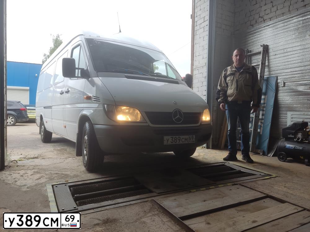 Фото автомобиля MERCEDES SPRINTER, 2015 — госномер У389СМ69. Цвет: Белый