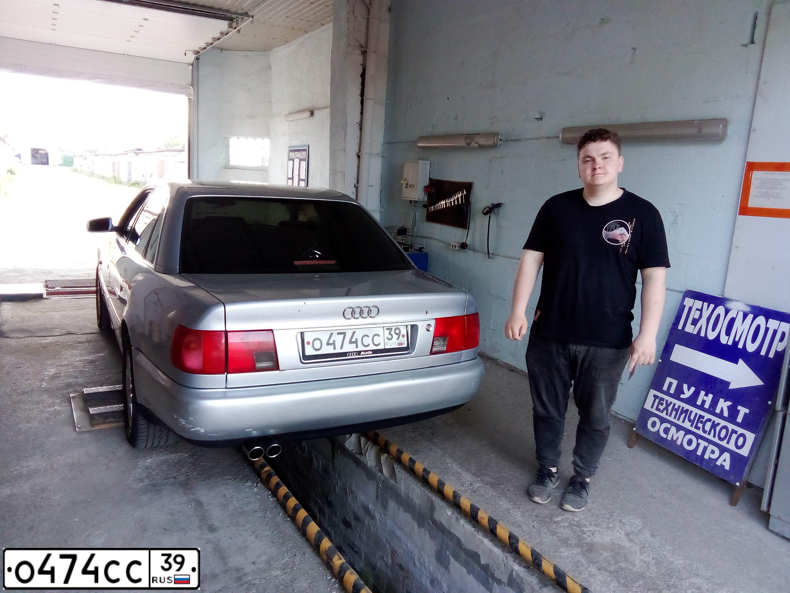 Фото автомобиля AUDI A6, 1996 — госномер С990ХВ39. Цвет: Серебристый