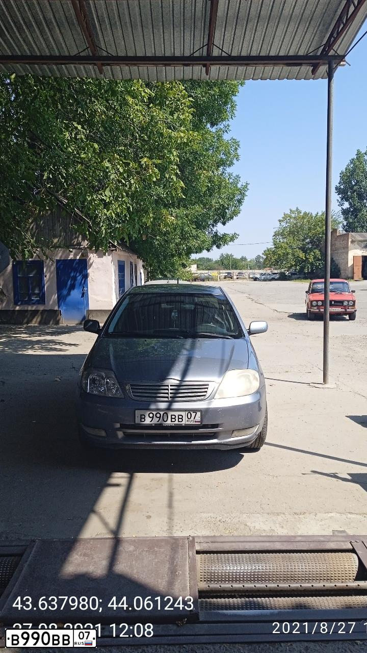 Фото автомобиля TOYOTA COROLLA, 2003 — госномер В990ВВ07. Цвет: СИНИЙ