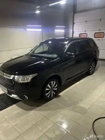 Фото автомобиля MITSUBISHI OUTLANDER, 2014 — госномер Т490КН750. Цвет: ЧЕРНЫЙ