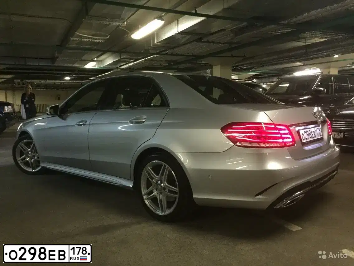 Фото автомобиля MERCEDES E-KLASSE, 2013 — госномер Х405СУ71. Цвет: Серебристый