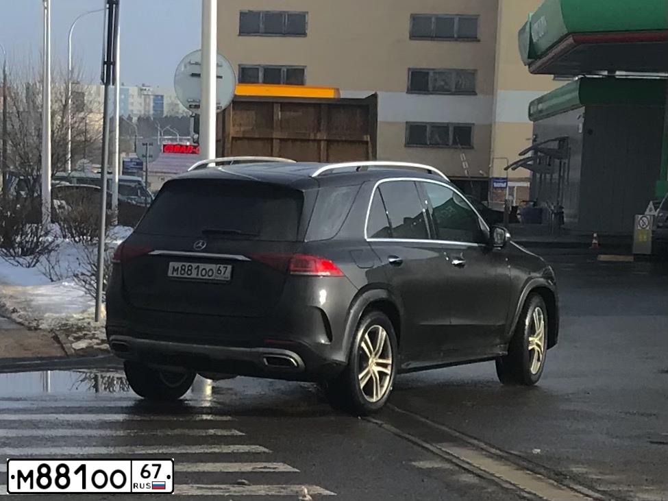 Фото автомобиля MERCEDES GLE-KLASSE, 2020 — госномер М881ОО67. Цвет: ЧЕРНЫЙ