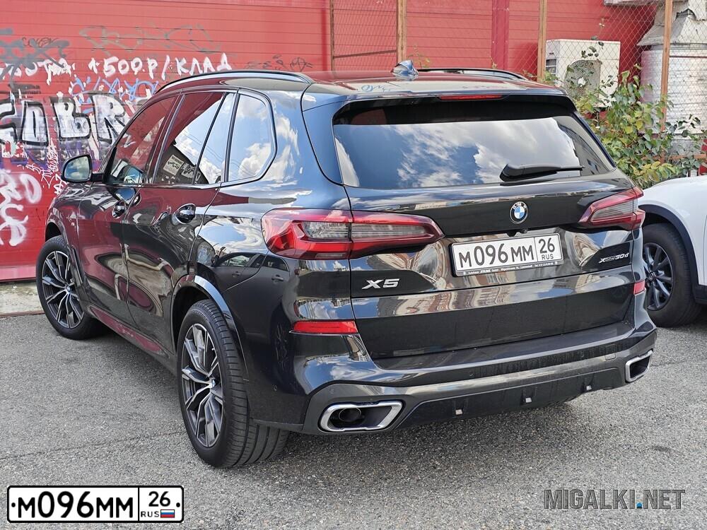 Фото автомобиля BMW X6, 2017 — госномер У050ВА185. Цвет: БЕЛЫЙ МЕТАЛЛИК