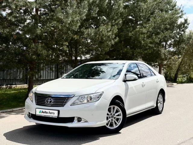 Фото автомобиля TOYOTA CAMRY, 2014 — госномер О378ХР71. Цвет: БЕЛЫЙ ПЕРЛАМУТР