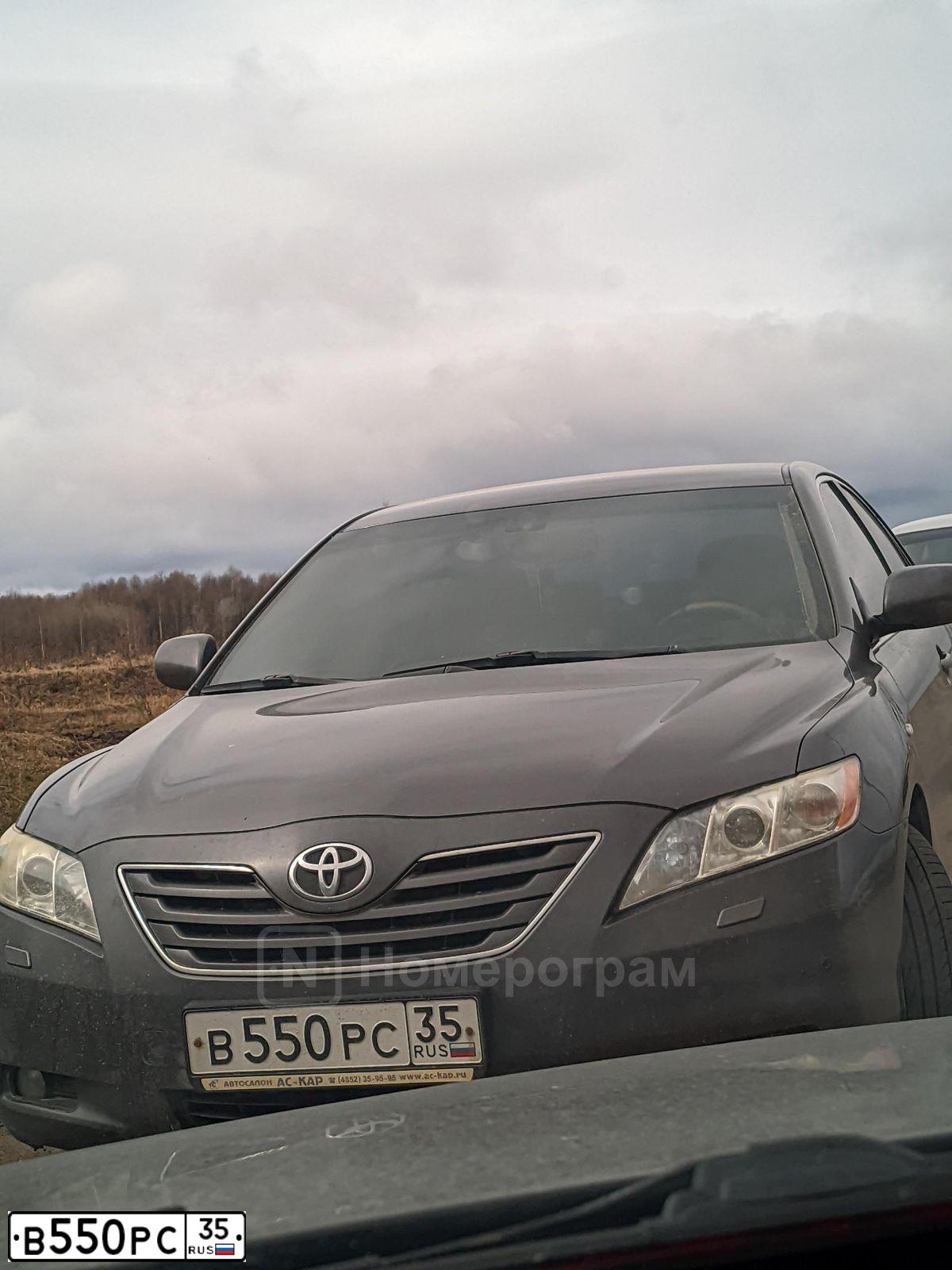 Фото автомобиля TOYOTA CAMRY, 2007 — госномер В550РС35. Цвет: СЕРЫЙ