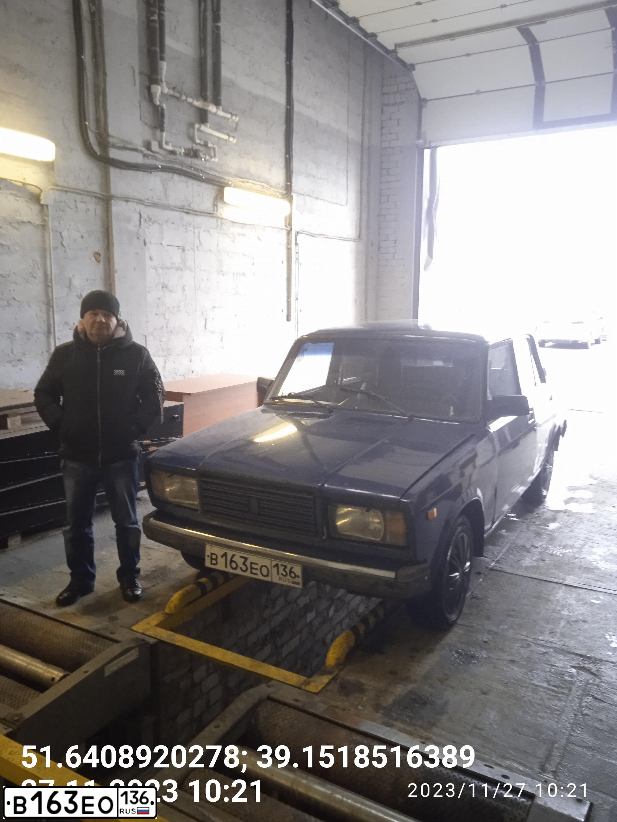 Фото автомобиля LADA 2107 LADA, 1998 — госномер В163ОЕ136. Цвет: СВЕТЛО-СИНИЙ