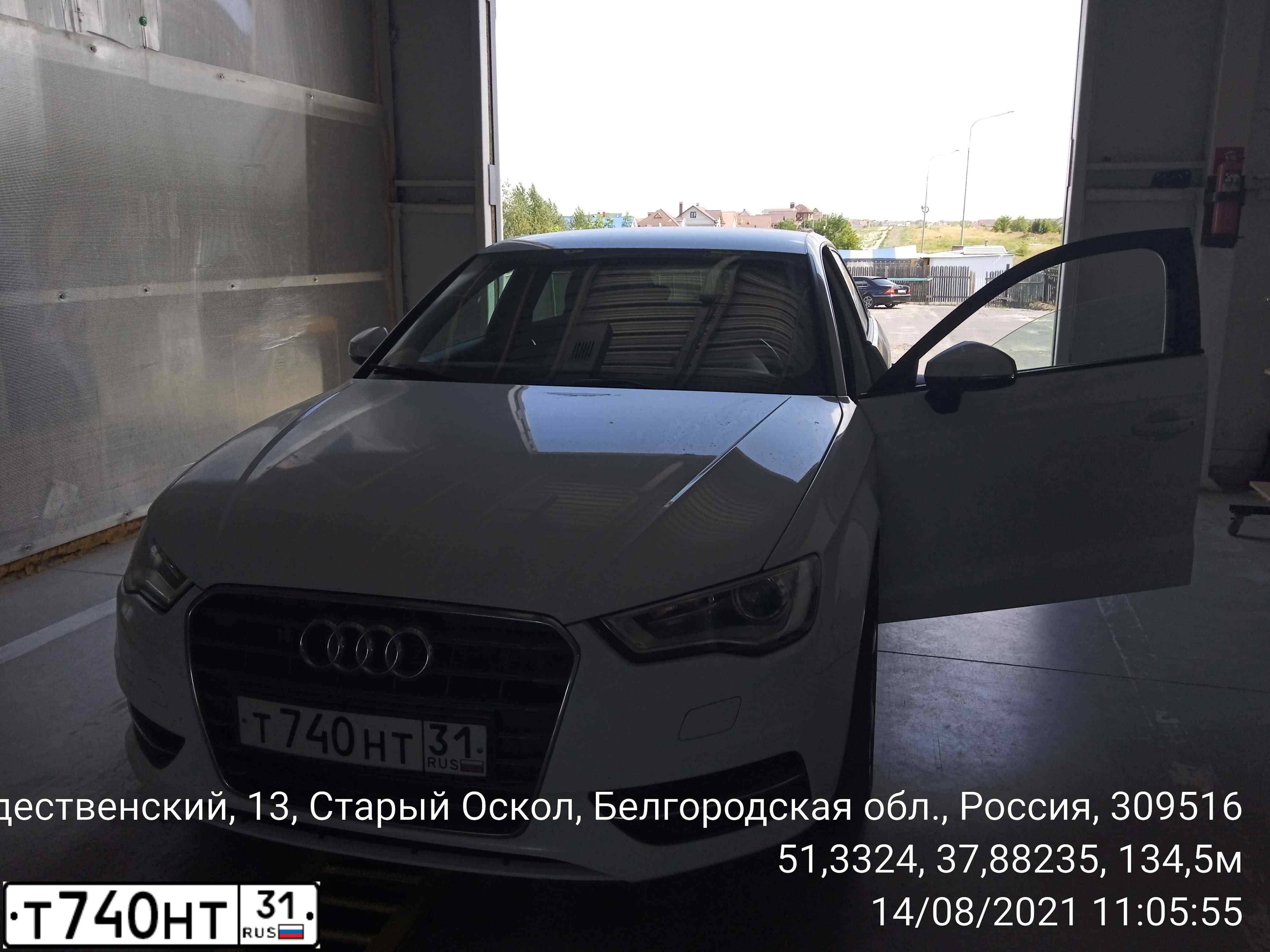 Фото автомобиля AUDI A3, 2013 — госномер У002СН36. Цвет: Белый