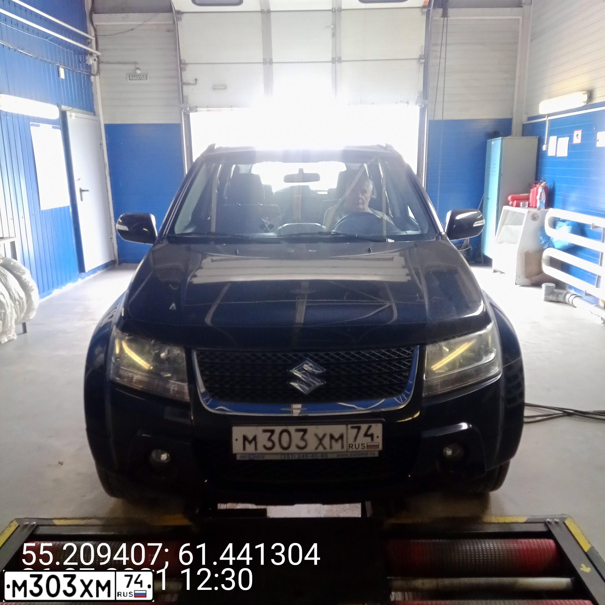 Фото автомобиля SUZUKI /GRAND/ VITARA, 2010 — госномер М303ХМ74. Цвет: ЧЕРНЫЙ