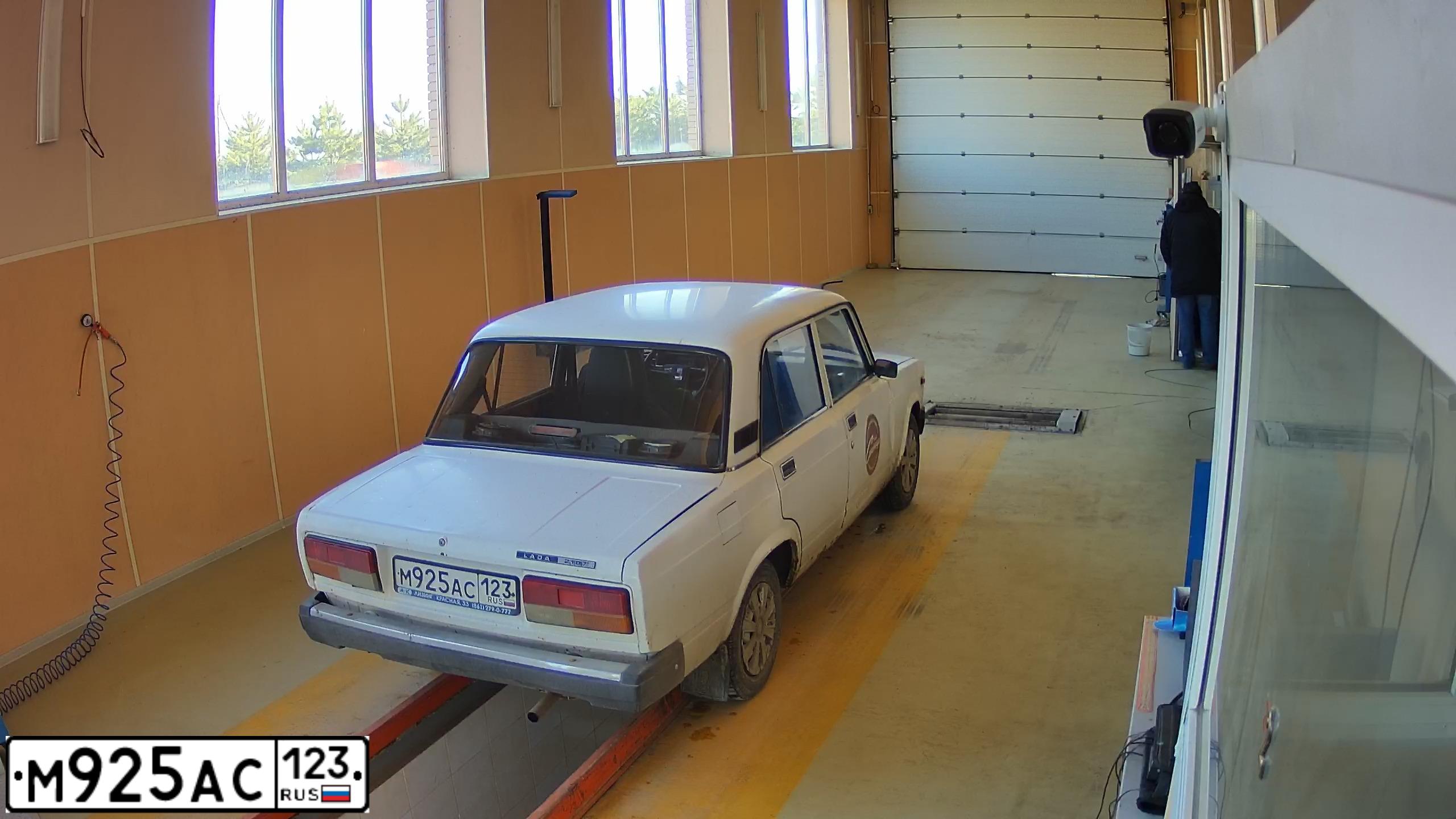 Фото автомобиля LADA 2107, 2008 — госномер М925АС123. Цвет: ЯРКО-БЕЛЫЙ