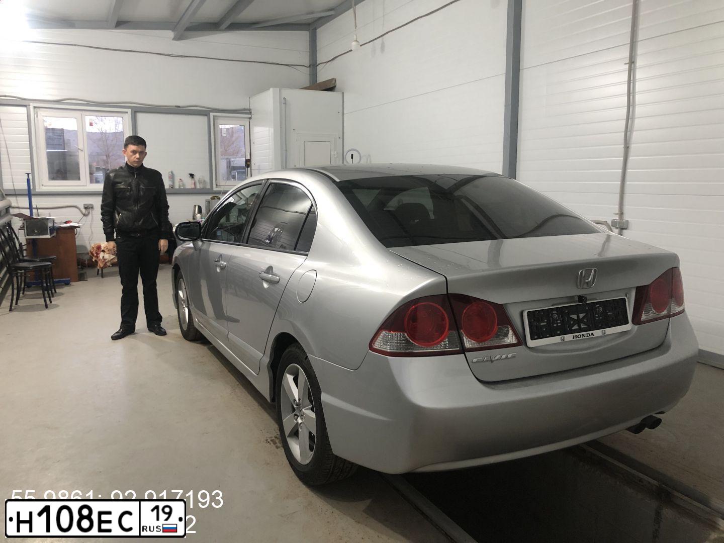 Фото автомобиля HONDA CIVIC, 2006 — госномер М711ТК124. Цвет: Серебристый