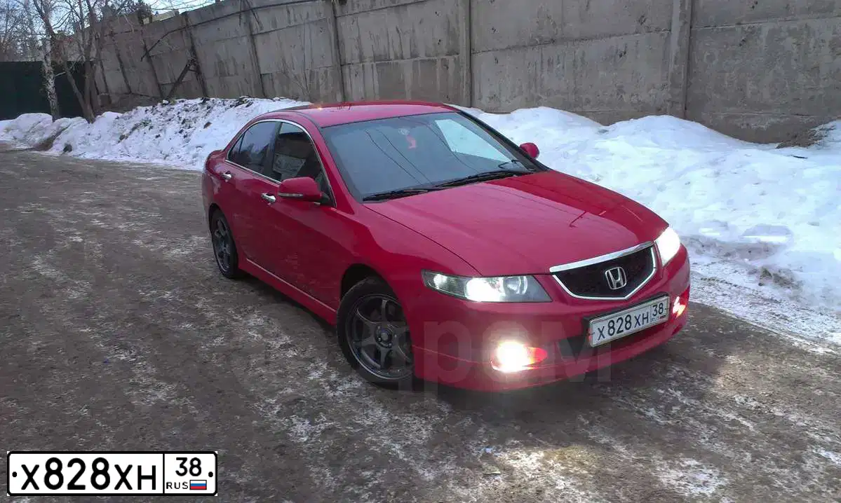 Фото автомобиля HONDA ACCORD, 2005 — госномер У301АТ138. Цвет: Красный