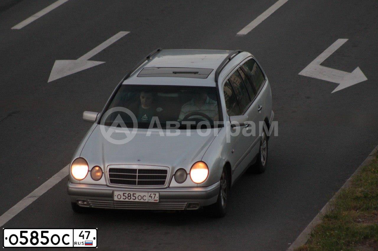 Фото автомобиля MERCEDES E-KLASSE, 1998 — госномер О585ОС47. Цвет: (БЕЛЫЙ)СЕРЕБРИСТЫЙ