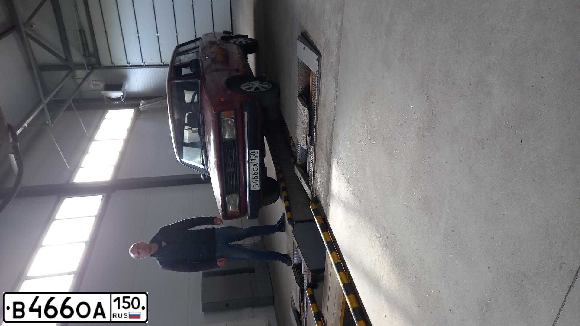 Фото автомобиля LADA 2104, 2007 — госномер К168УЕ33. Цвет: Красный