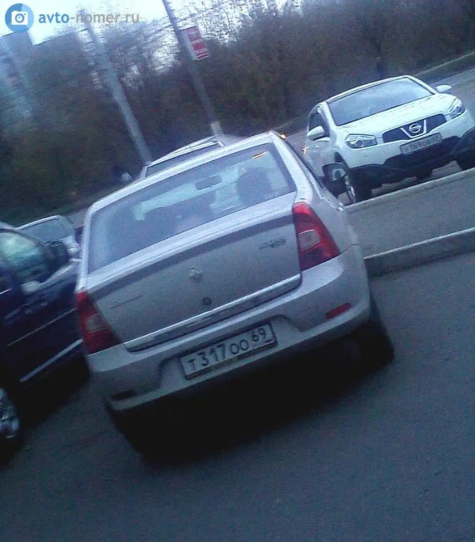 Фото автомобиля RENAULT LOGAN, 2011 — госномер Т317ОО69. Цвет: СВЕТЛО-СЕРЫЙ