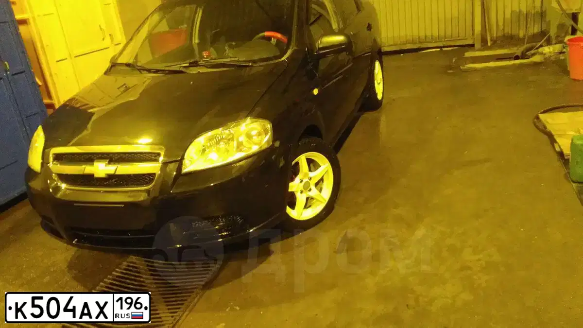 Фото автомобиля VOLKSWAGEN MULTIVAN, 2005 — госномер К504АХ196. Цвет: Серый