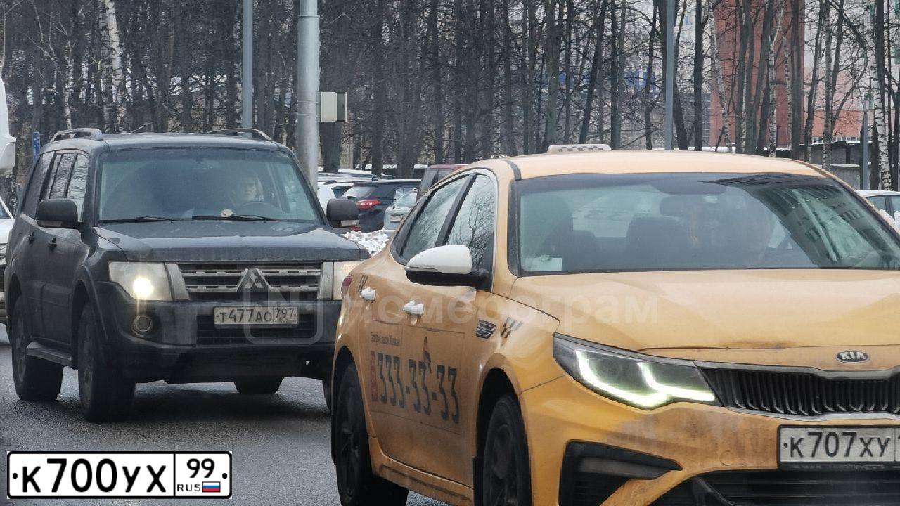Фото автомобиля MITSUBISHI GALANT, 1999 — госномер К700УХ99. Цвет: ЗЕЛЕНЫЙ