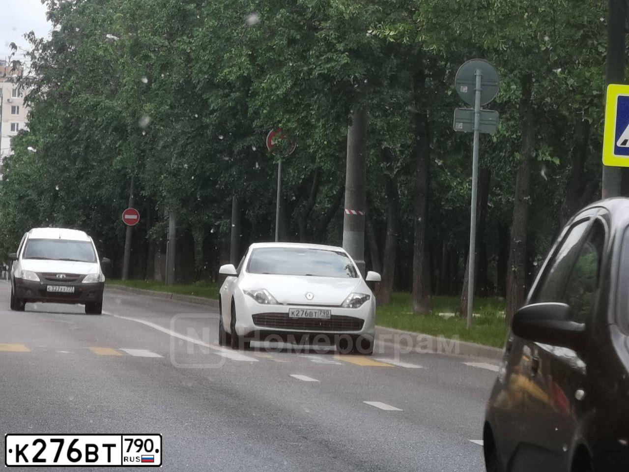 Фото автомобиля RENAULT LAGUNA, 2011 — госномер К276ВТ790. Цвет: Белый
