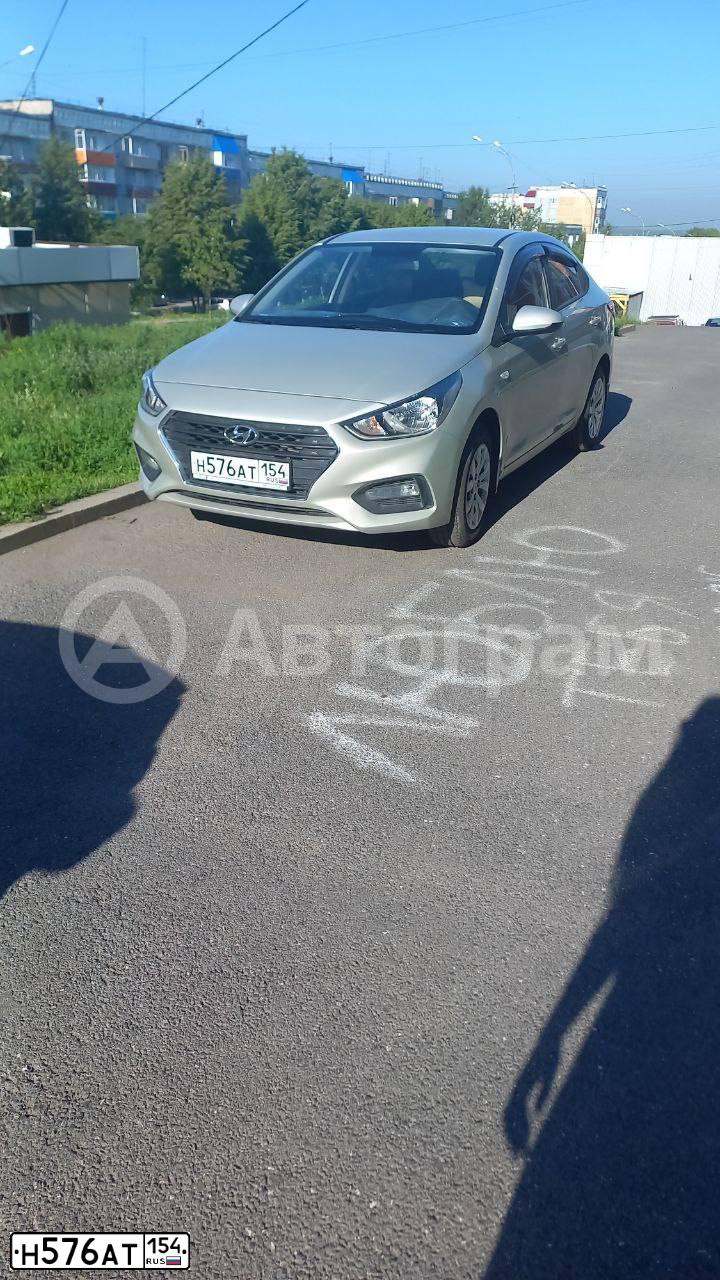 Фото автомобиля HYUNDAI SOLARIS, 2018 — госномер Н576АТ154. Цвет: БЕЖЕВЫЙ