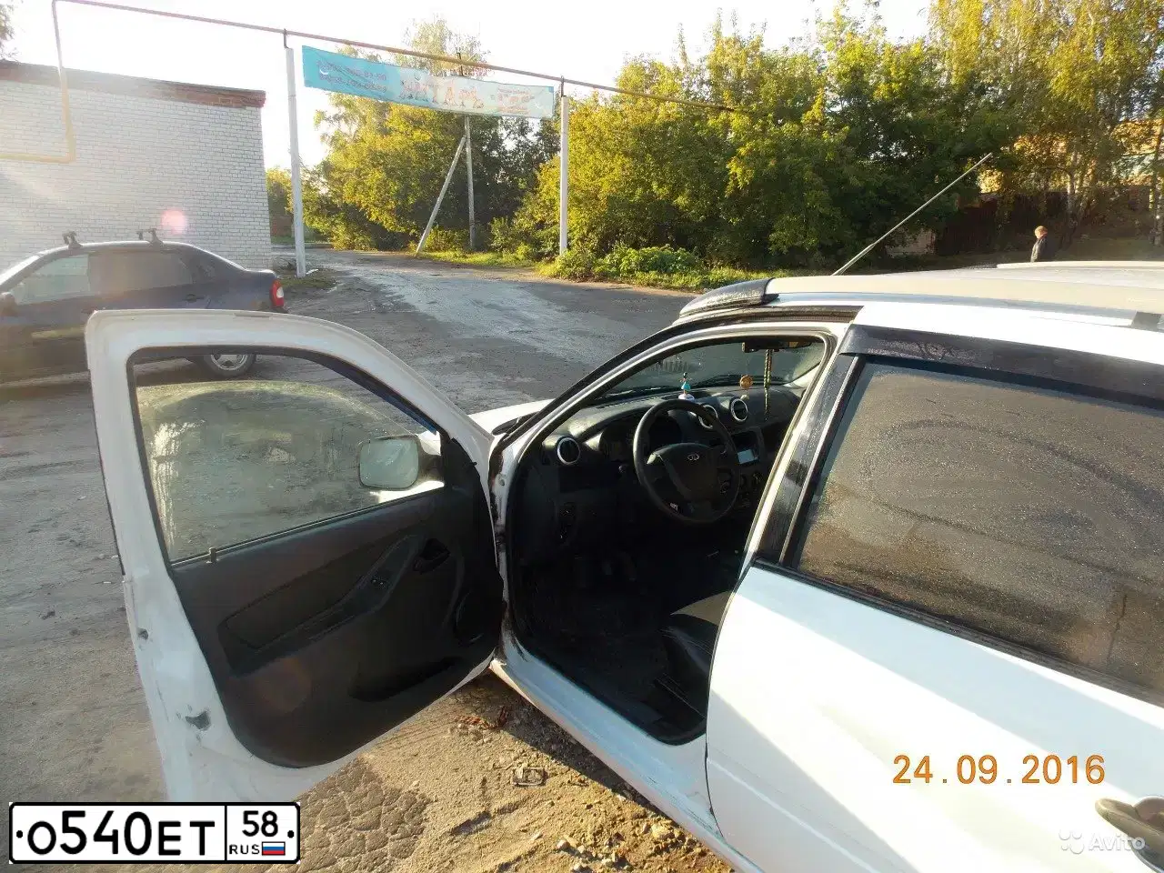 Фото автомобиля LADA 2190 GRANTA, 2013 — госномер О540ЕТ58. Цвет: БЕЛЫЙ