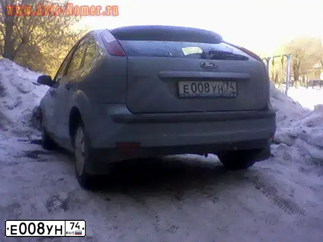Фото автомобиля FORD FOCUS, 2005 — госномер Е008УН74. Цвет: СЕРО-ГОЛУБОЙ