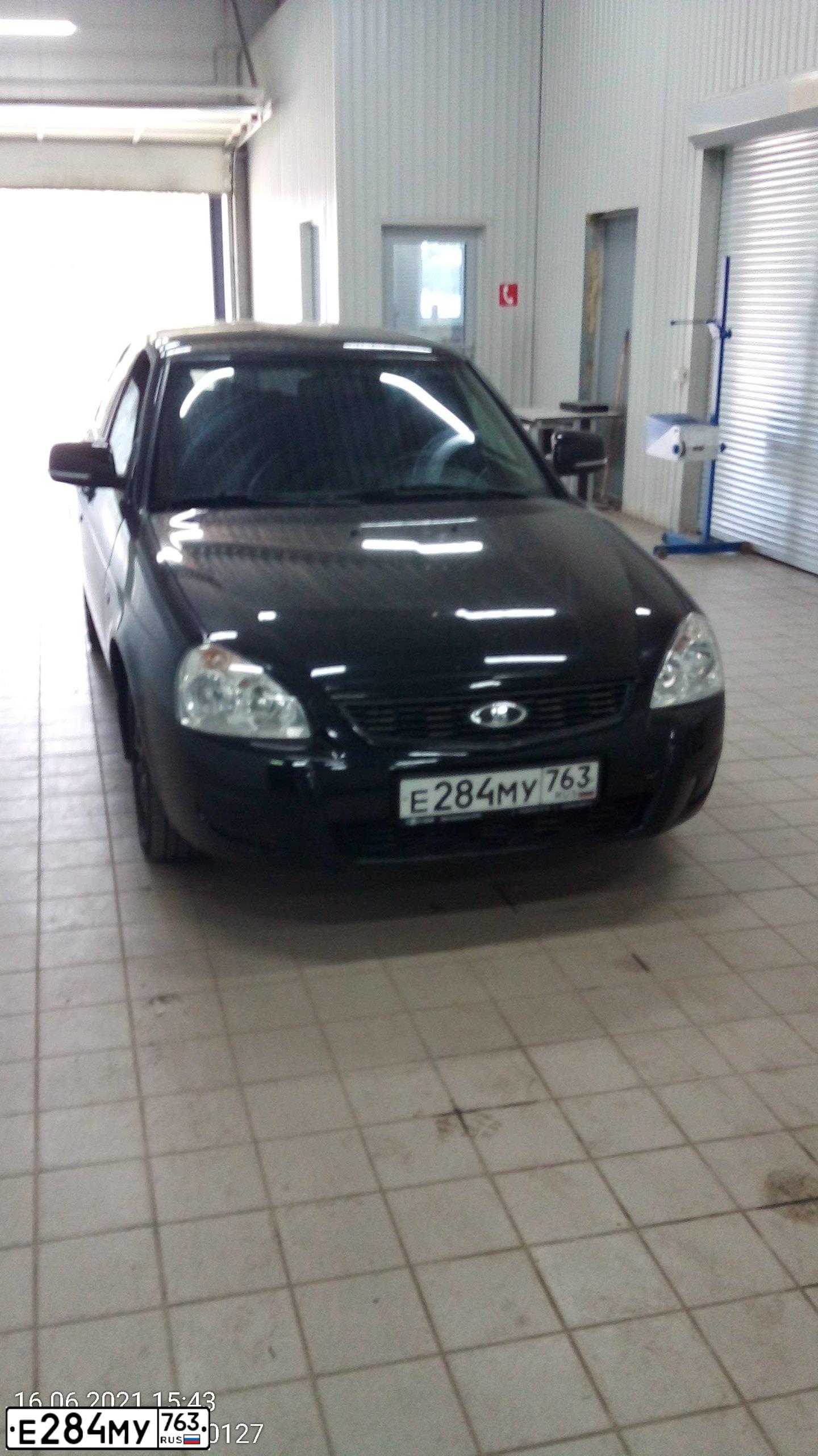 Фото автомобиля LADA 2170 PRIORA, 2008 — госномер Е284МУ763. Цвет: Сине-Черный
