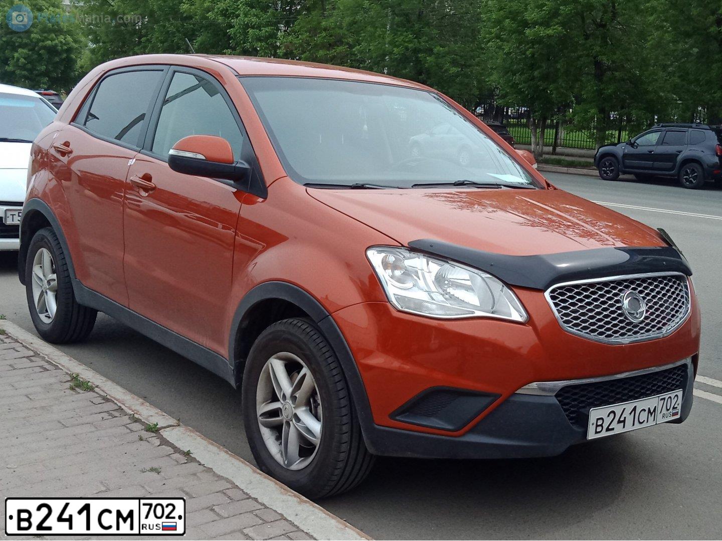 Фото автомобиля SSANGYONG ACTYON, 2011 — госномер М379СР702. Цвет: Красный