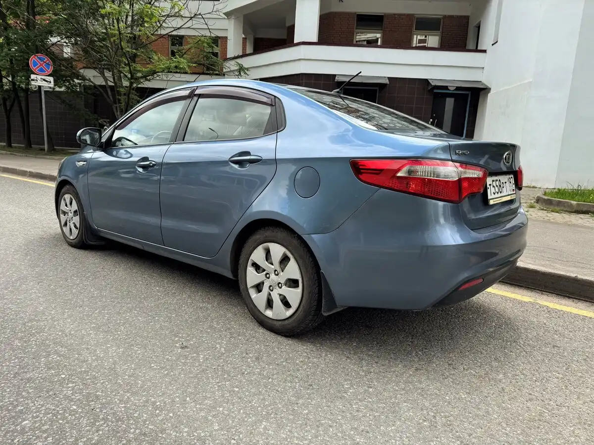 Фото автомобиля FORD FOCUS, 2011 — госномер К050РХ198. Цвет: Белый