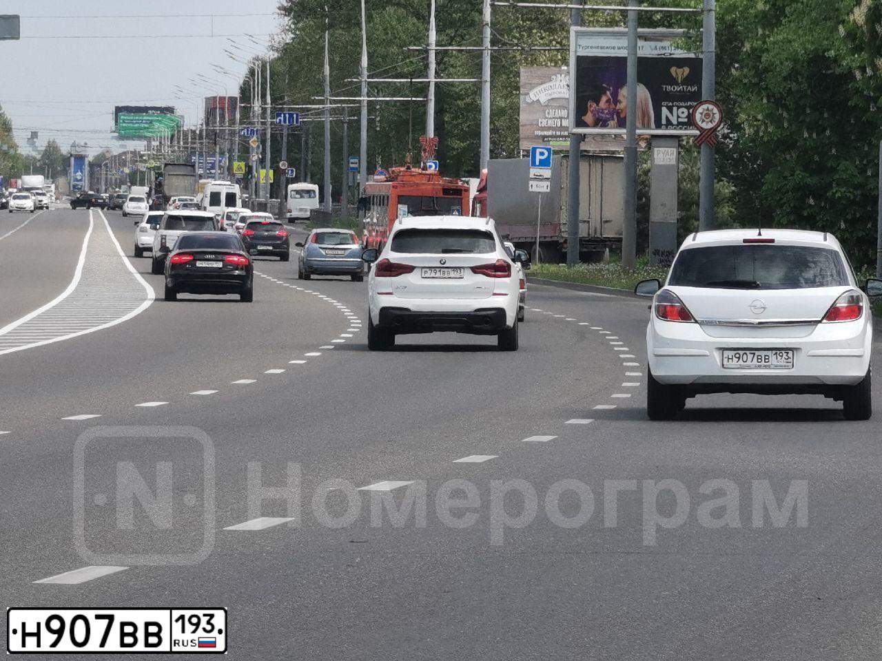 Фото автомобиля OPEL ASTRA, 2011 — госномер А422НС01. Цвет: Белый