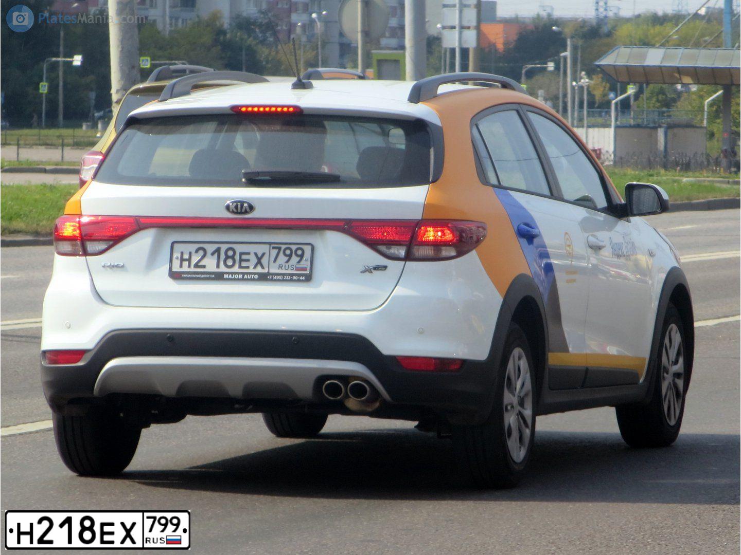 Фото автомобиля KIA RIO, 2018 — госномер Н218ЕХ799. Цвет: Белый