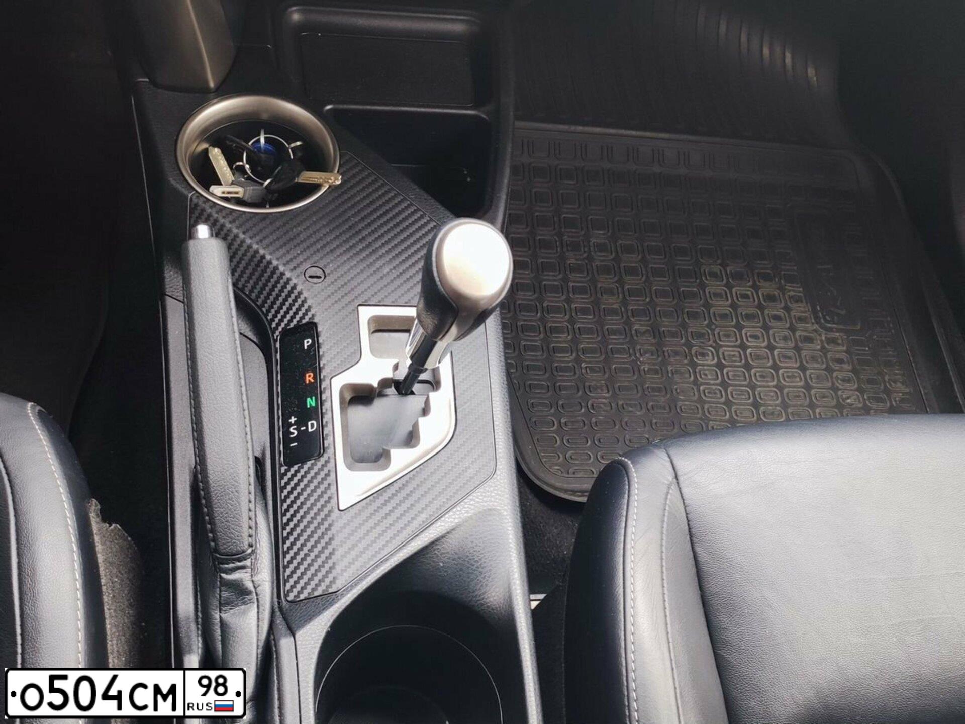 Фото автомобиля TOYOTA RAV4, 2013 — госномер О504СМ98. Цвет: БРОНЗОВЫЙ