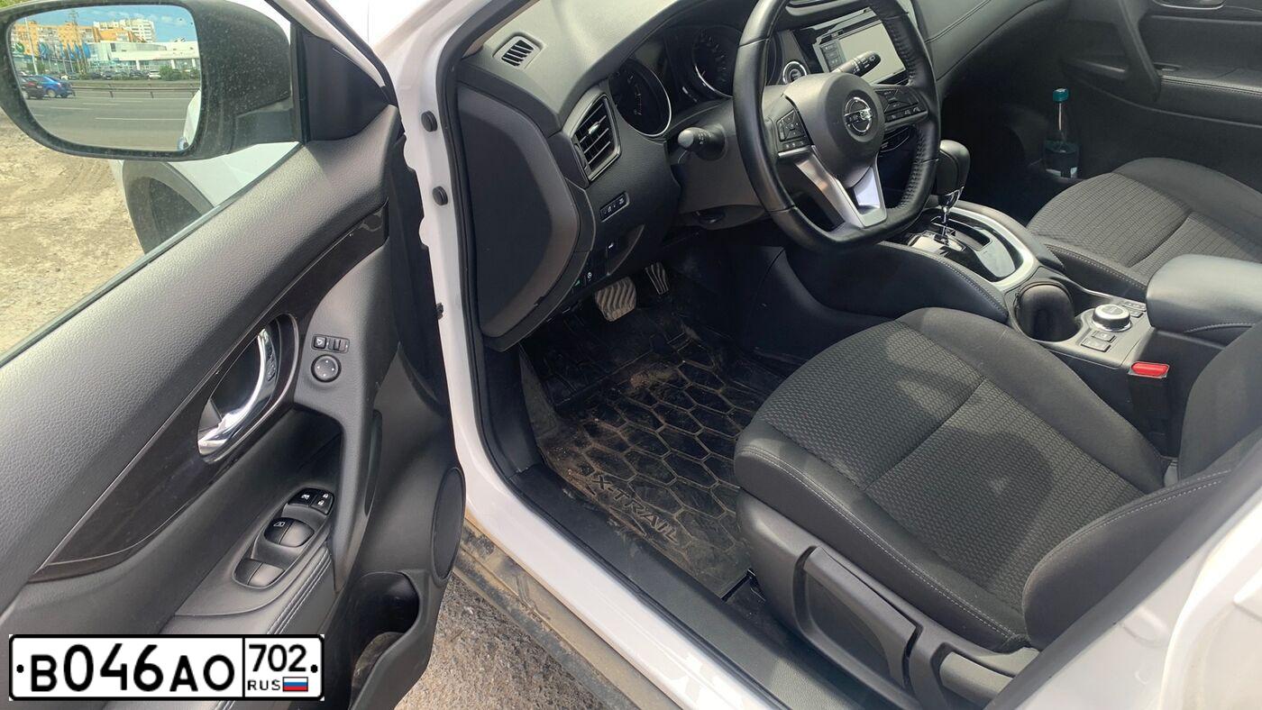 Фото автомобиля NISSAN X-TRAIL, 2021 — госномер М433СС702. Цвет: Белый